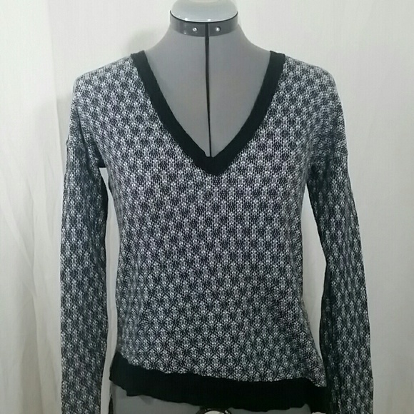 Leith Sweaters - LEITH V Neck Gray V Neck Hi Low Sweater Size S